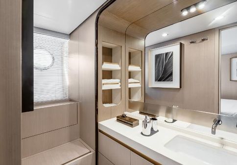 Azimut 60 image