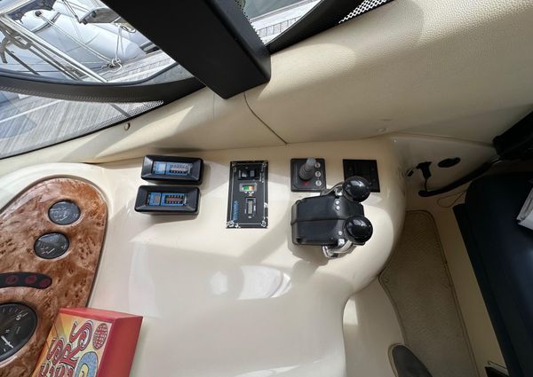 Azimut 42 image