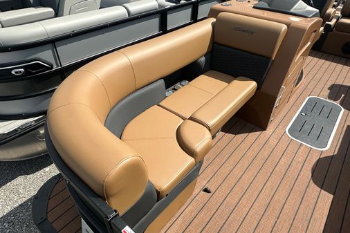 Bentley-pontoons 223-ELITE-SWINGBACK image