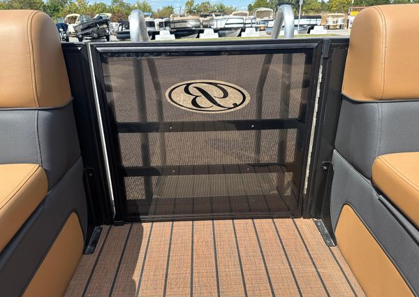 Bentley-pontoons 223-ELITE-SWINGBACK image
