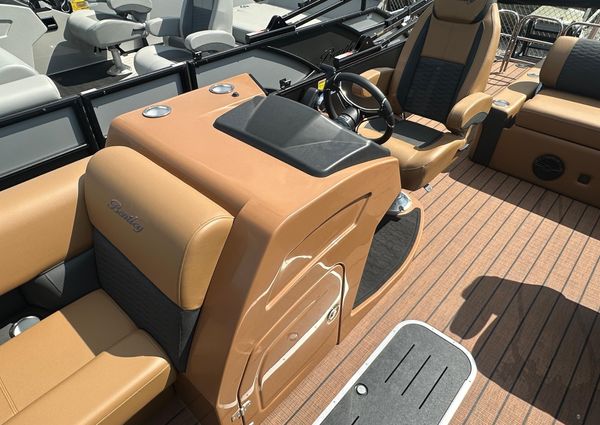 Bentley-pontoons 223-ELITE-SWINGBACK image