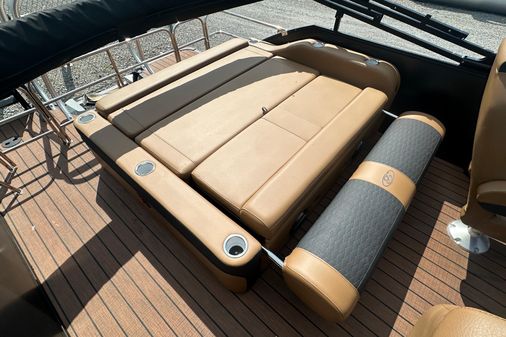 Bentley-pontoons 223-ELITE-SWINGBACK image