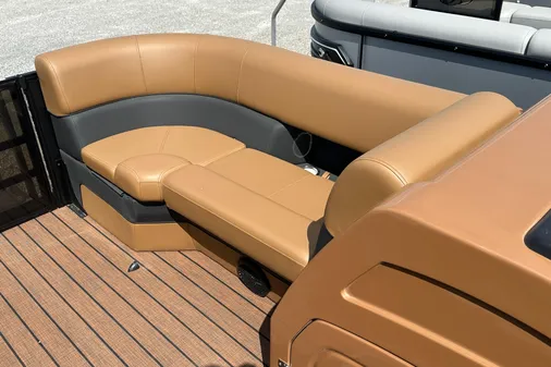 Bentley-pontoons 223-ELITE-SWINGBACK image