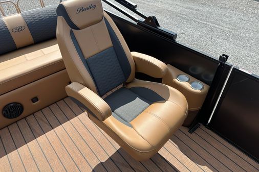 Bentley-pontoons 223-ELITE-SWINGBACK image