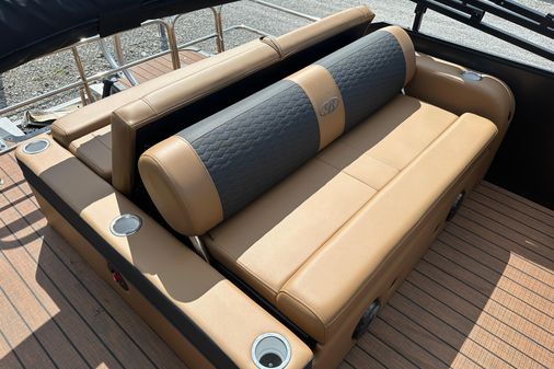 Bentley-pontoons 223-ELITE-SWINGBACK image