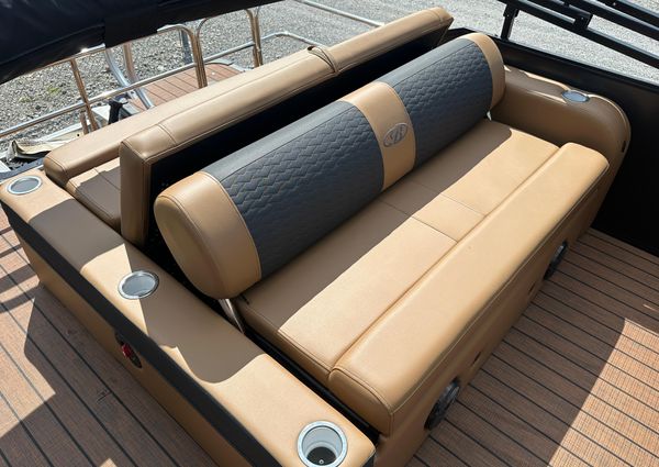Bentley-pontoons 223-ELITE-SWINGBACK image
