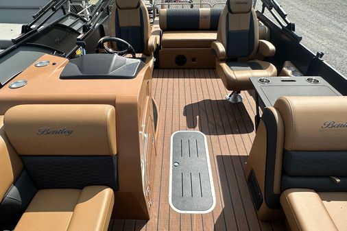 Bentley-pontoons 223-ELITE-SWINGBACK image