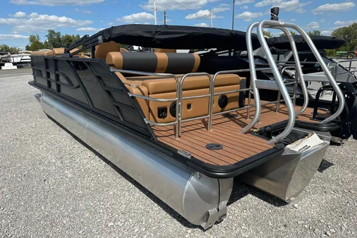Bentley-pontoons 223-ELITE-SWINGBACK image