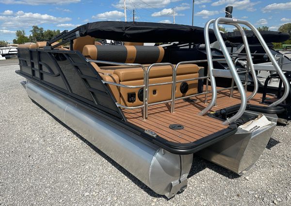 Bentley-pontoons 223-ELITE-SWINGBACK image