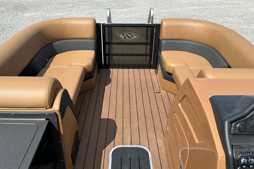 Bentley-pontoons 223-ELITE-SWINGBACK image