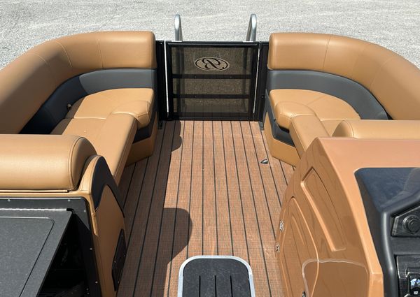 Bentley-pontoons 223-ELITE-SWINGBACK image