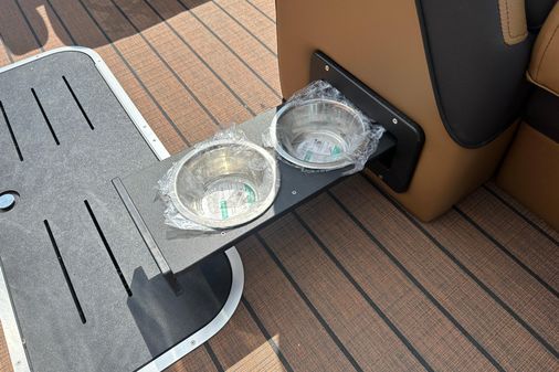 Bentley-pontoons 223-ELITE-SWINGBACK image