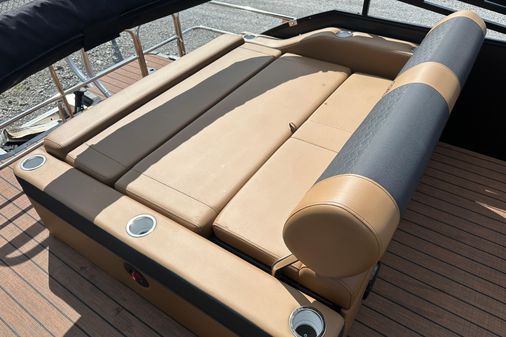 Bentley-pontoons 223-ELITE-SWINGBACK image