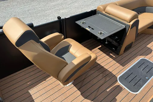 Bentley-pontoons 223-ELITE-SWINGBACK image