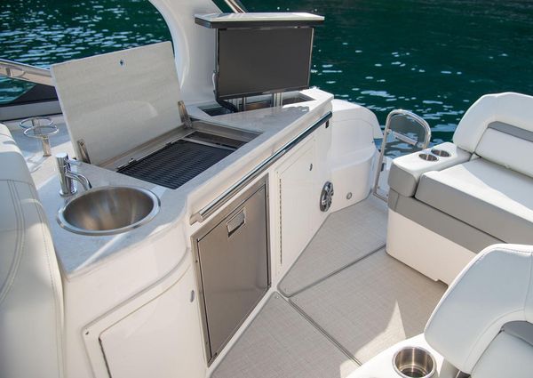 Regal 33-EXPRESS image