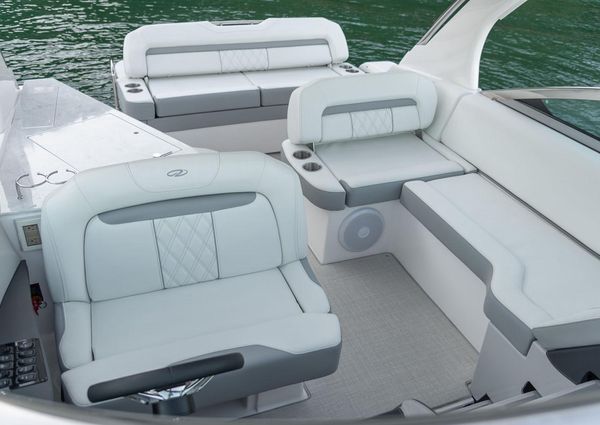 Regal 33-EXPRESS image