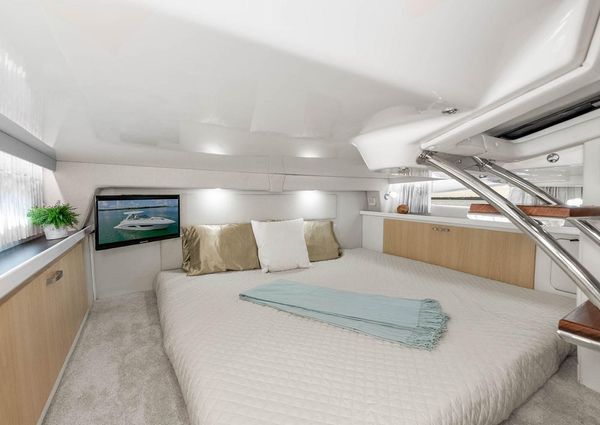 Regal 33-EXPRESS image