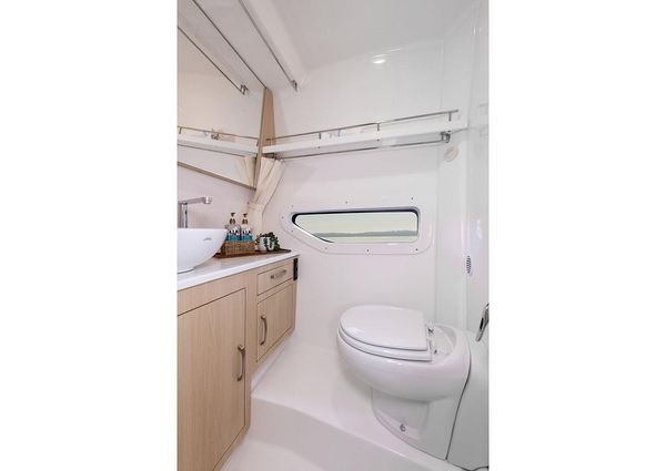 Regal 33-EXPRESS image