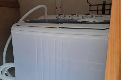 Carver 3807 Aft Cabin Motor Yacht image