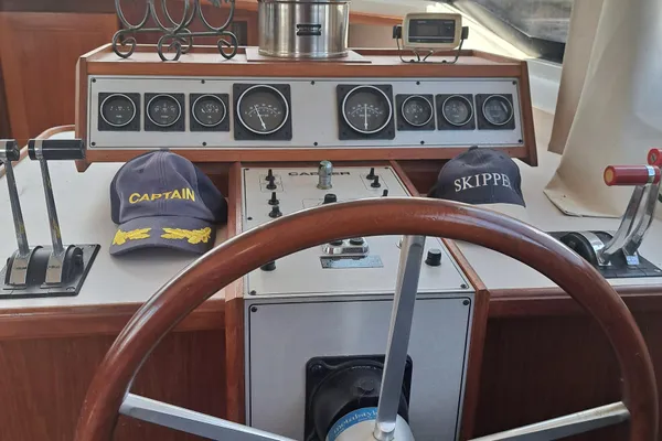 Carver 3807 Aft Cabin Motor Yacht image