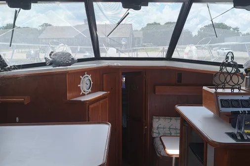 Carver 3807 Aft Cabin Motor Yacht image