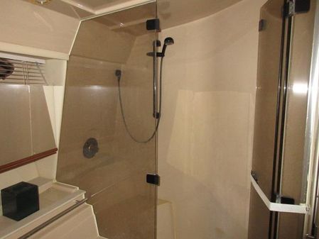Cruisers Yachts 4270 Esprit image