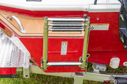 Avid 19FS Bay Boat image