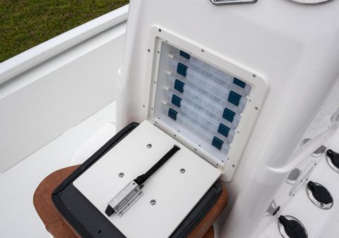 Avid 19FS Bay Boat image