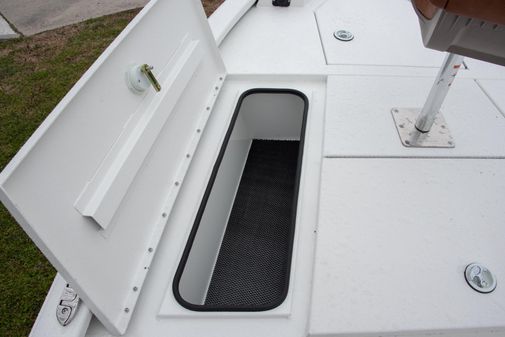 Avid 19FS Bay Boat image