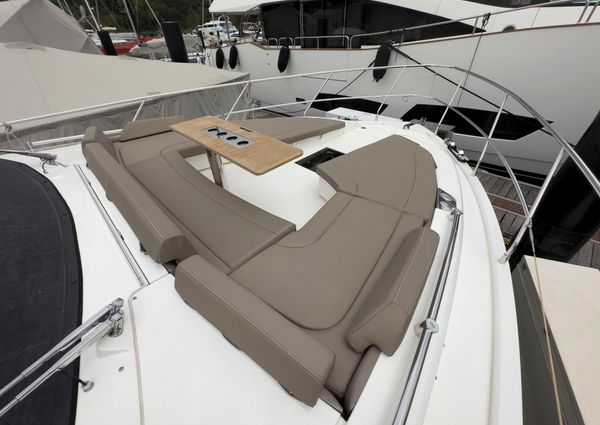 Fairline SQUADRON-53 image