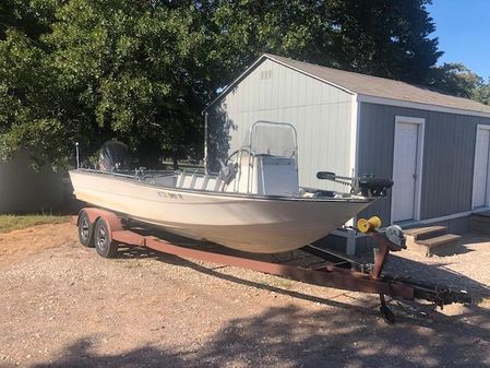 Falcon Boats Delux 20 image