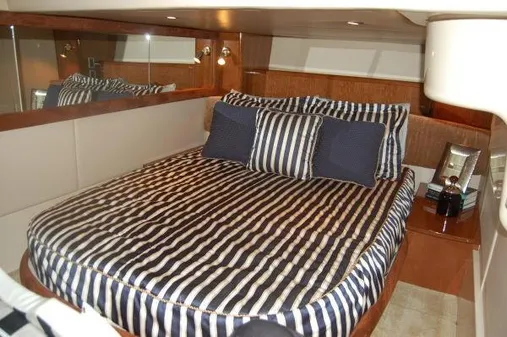 Meridian 411 Sedan image