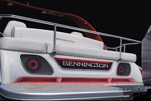 Bennington R Bowrider Line image