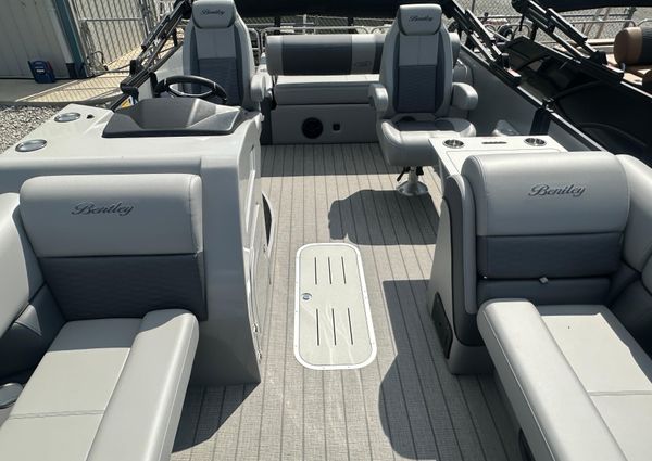 Bentley-pontoons 223-ELITE-SWINGBACK image