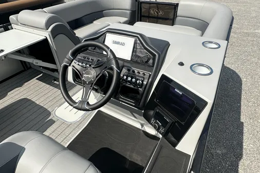 Bentley-pontoons 223-ELITE-SWINGBACK image