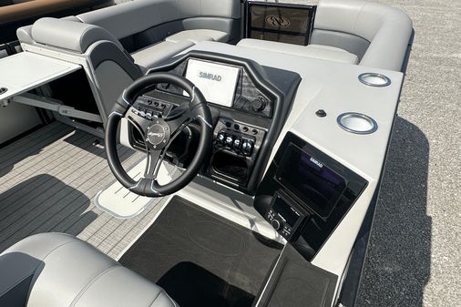 Bentley-pontoons 223-ELITE-SWINGBACK image