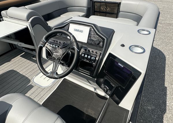 Bentley-pontoons 223-ELITE-SWINGBACK image