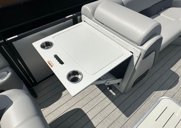 Bentley-pontoons 223-ELITE-SWINGBACK image
