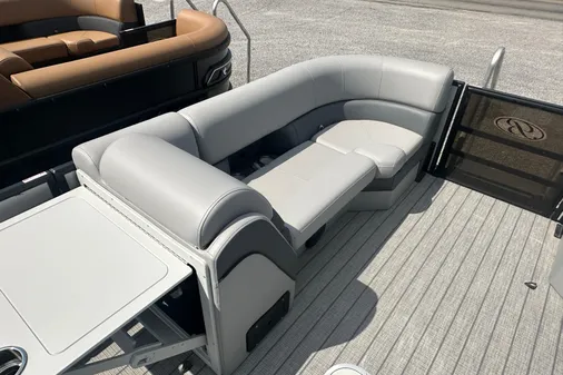 Bentley-pontoons 223-ELITE-SWINGBACK image