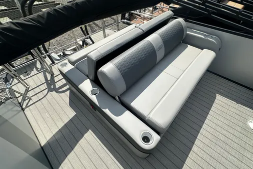 Bentley-pontoons 223-ELITE-SWINGBACK image