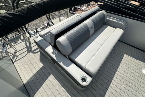 Bentley-pontoons 223-ELITE-SWINGBACK image