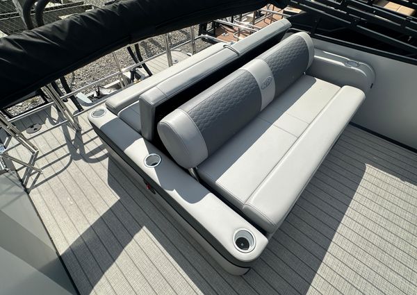 Bentley-pontoons 223-ELITE-SWINGBACK image