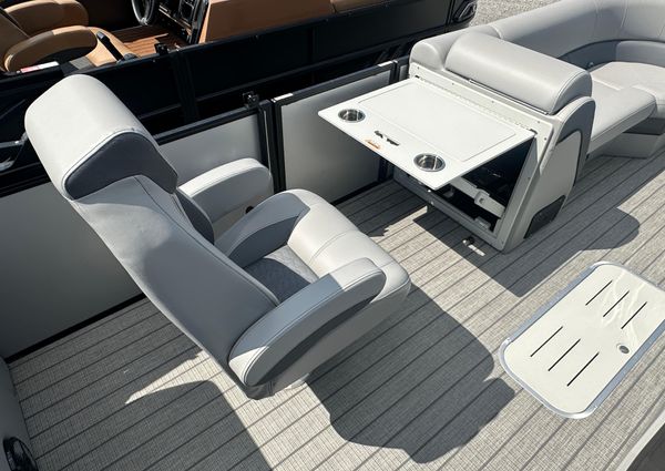 Bentley-pontoons 223-ELITE-SWINGBACK image
