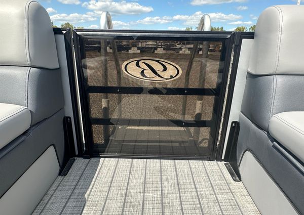 Bentley-pontoons 223-ELITE-SWINGBACK image
