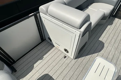Bentley-pontoons 223-ELITE-SWINGBACK image