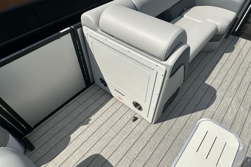 Bentley-pontoons 223-ELITE-SWINGBACK image