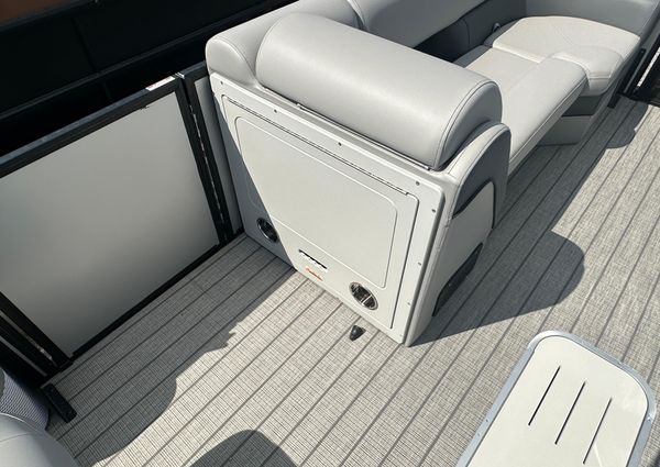 Bentley-pontoons 223-ELITE-SWINGBACK image