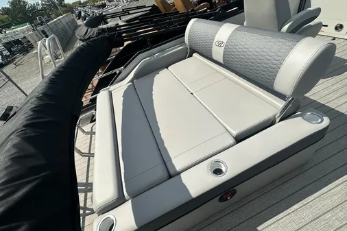 Bentley-pontoons 223-ELITE-SWINGBACK image