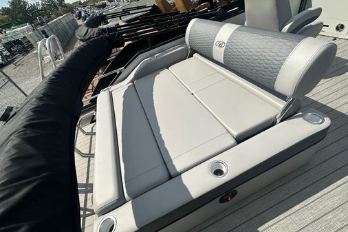 Bentley-pontoons 223-ELITE-SWINGBACK image