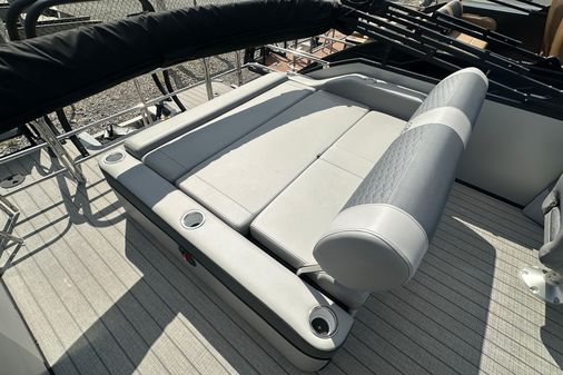 Bentley-pontoons 223-ELITE-SWINGBACK image